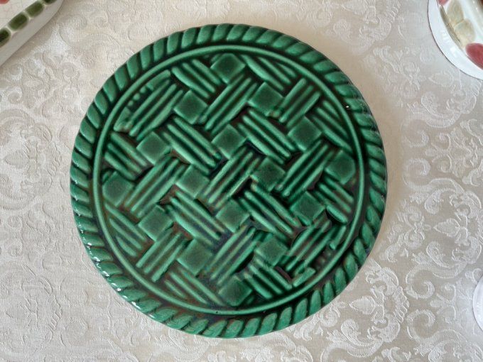 Ancien dessous de plat en céramique de Vallauris à décor vannerie
