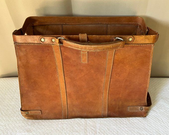 Ancien grand cartable de medecin en cuir marron