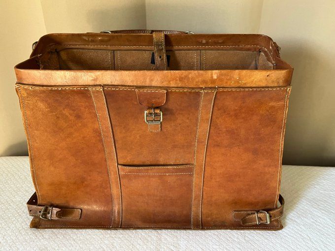 Ancien grand cartable de medecin en cuir marron