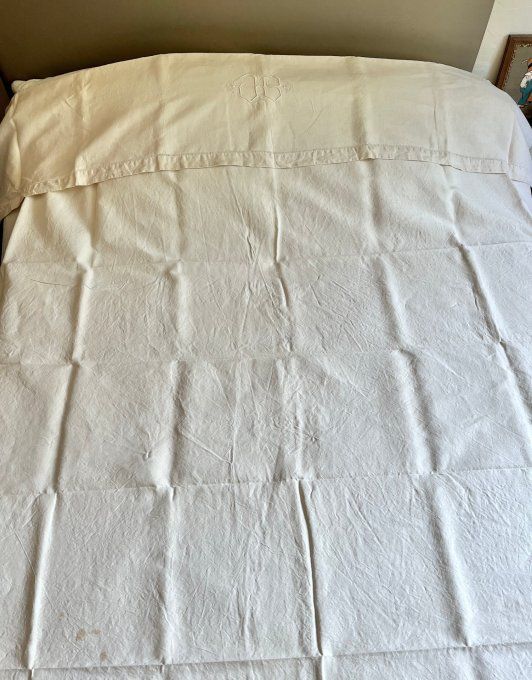 Ancien grand drap en métis brodé, monogramme DB