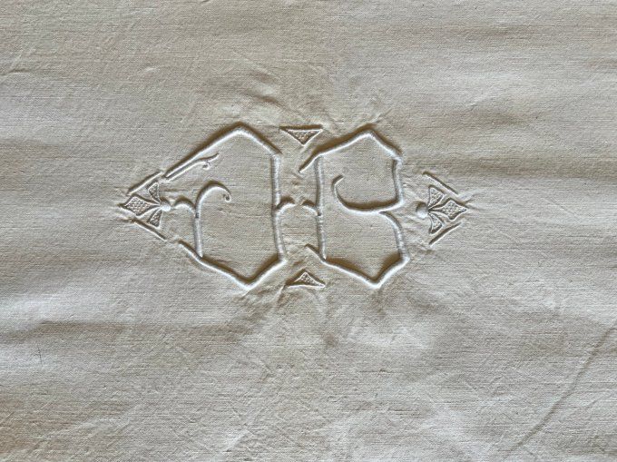 Ancien grand drap en métis brodé, monogramme DB