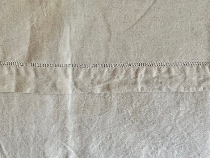 Ancien grand drap en métis brodé, monogramme DB