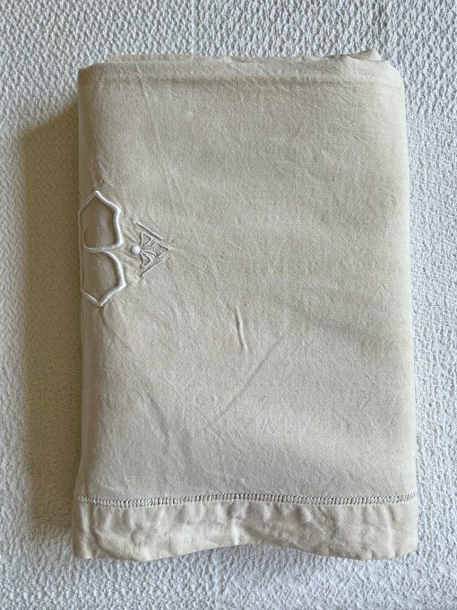 Ancien grand drap en métis brodé, monogramme DB