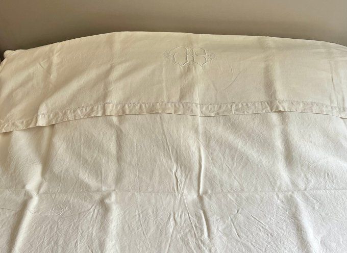 Ancien grand drap en métis brodé, monogramme DB