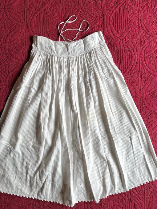 Ancien jupon / jupe en coton structuré, monogramme FR