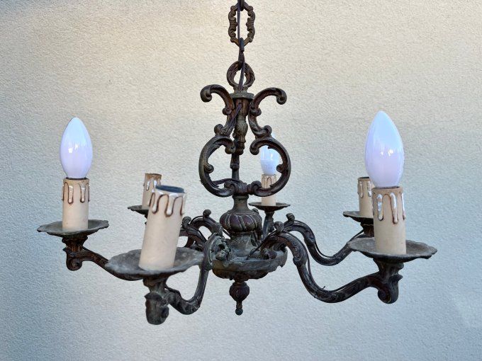 Ancien lustre suspension 6 bras de style Louis XV en bronze ou laiton patiné