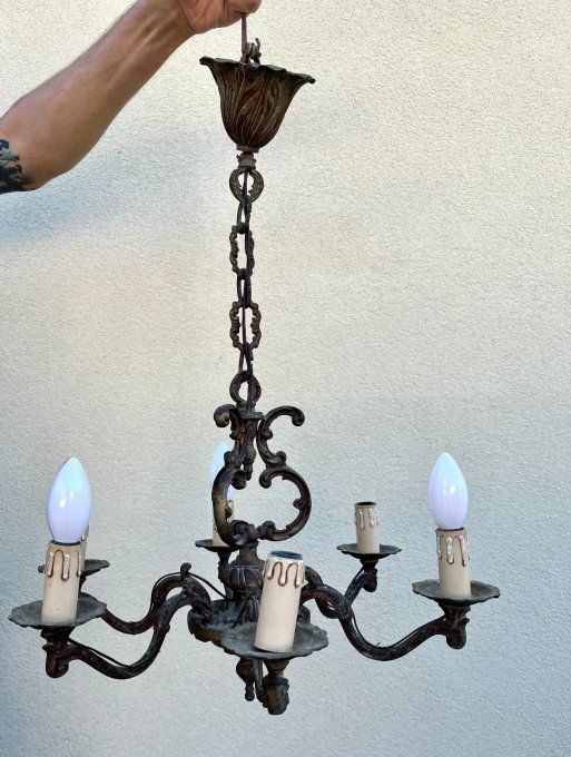 Ancien lustre suspension 6 bras de style Louis XV en bronze ou laiton patiné