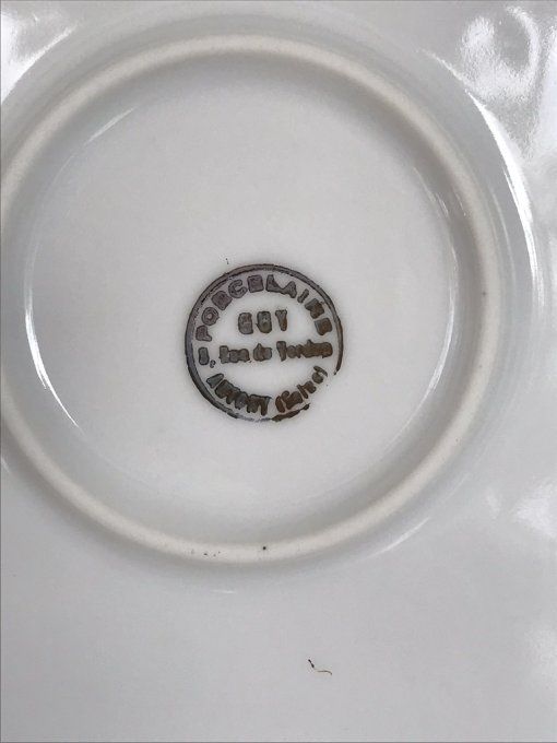 Ancien plat à gâteau en porcelaine à bordure dorée