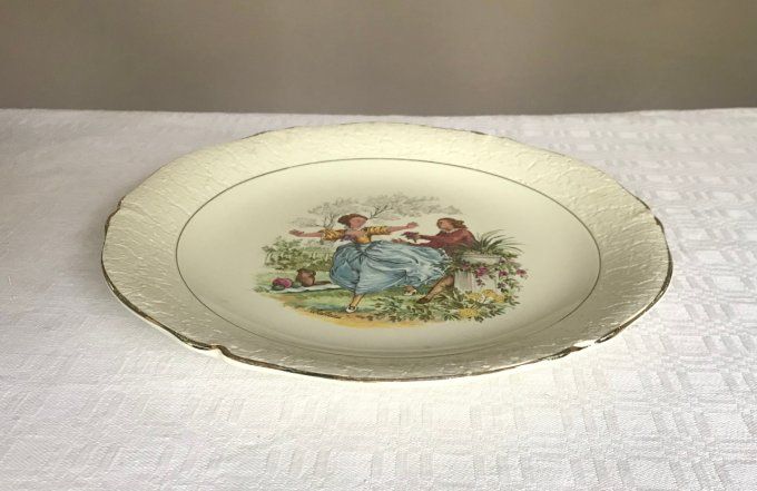 Ancien plat signé Ceranord, St Amand, scène galante Watteau