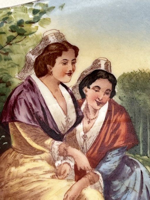 Ancienne assiette décorative, femmes bretonnes, porcelaine de Limoges William Guérin, début XXème