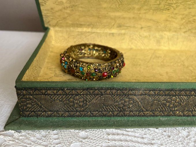 Ancienne boite à gants, en tissu avec passementeries, pour bijoux, couture ....