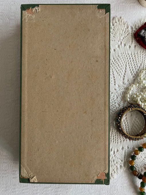 Ancienne boite à gants, en tissu avec passementeries, pour bijoux, couture ....