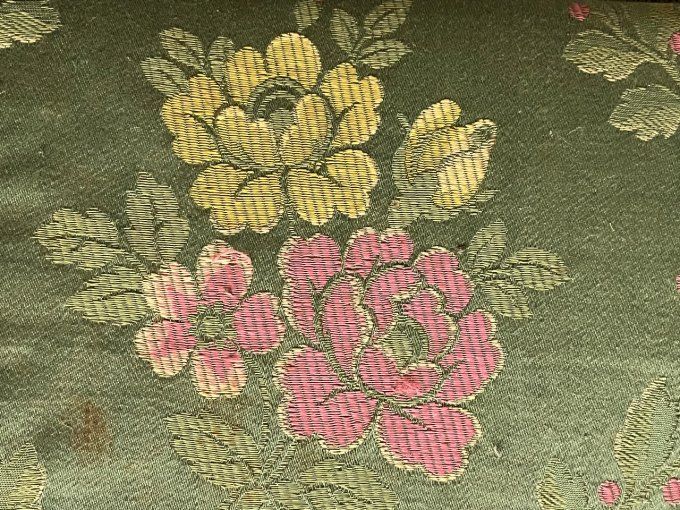 Ancienne boite à gants, en tissu avec passementeries, pour bijoux, couture ....