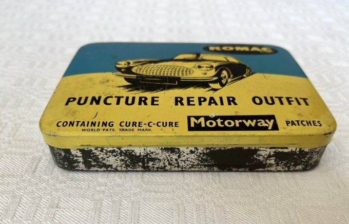 Ancienne boîte anglaise, en métal lithographié Romac - Kit réparation vintage - 1950.