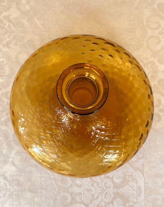 Ancienne carafe style Empoli en verre ambre à décor de croisillons