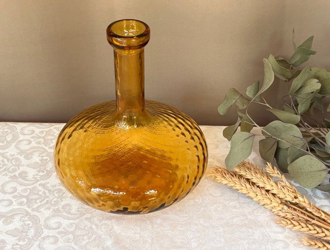 Ancienne carafe style Empoli en verre ambre à décor de croisillons