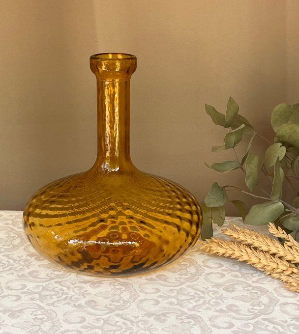 Ancienne carafe style Empoli en verre ambre à décor de croisillons