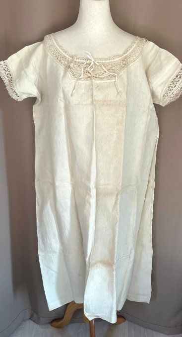 Ancienne chemise de nuit en lin et dentelle brodée FT