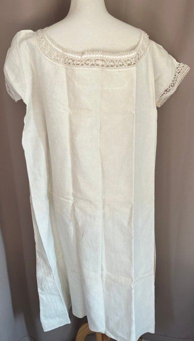 Ancienne chemise de nuit en lin et dentelle brodée FT