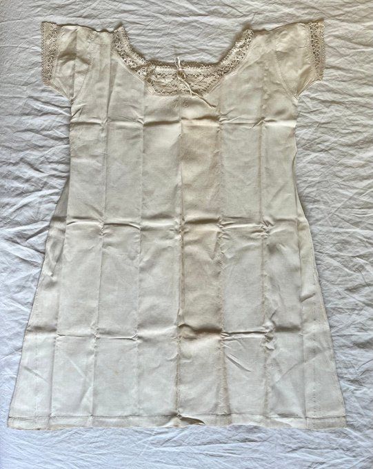 Ancienne chemise de nuit en lin et dentelle brodée FT