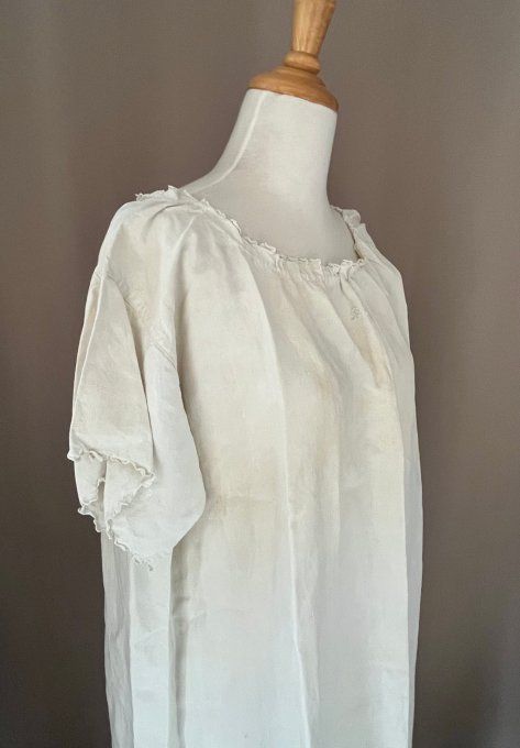 Ancienne chemise de nuit en métis, broderie festonnée, initiales PB, confort naturel, charme vintage