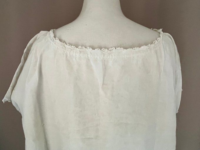 Ancienne chemise de nuit en métis, broderie festonnée, initiales PB, confort naturel, charme vintage