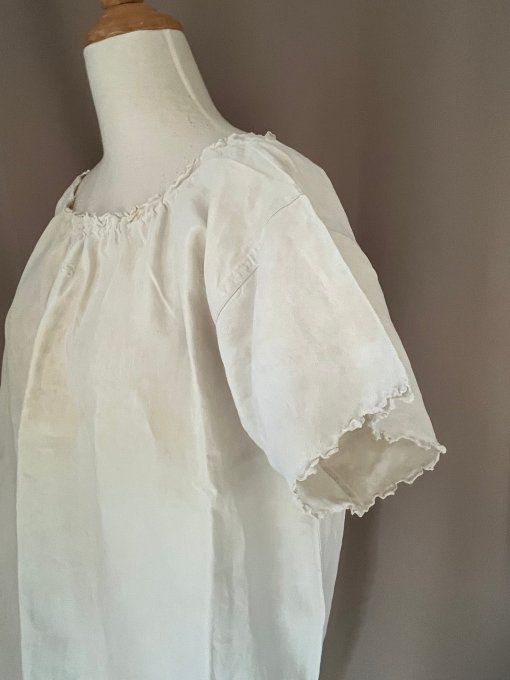 Ancienne chemise de nuit en métis, broderie festonnée, initiales PB, confort naturel, charme vintage