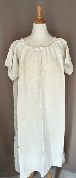 Ancienne chemise de nuit en métis, broderie festonnée, initiales PB, confort naturel, charme vintage