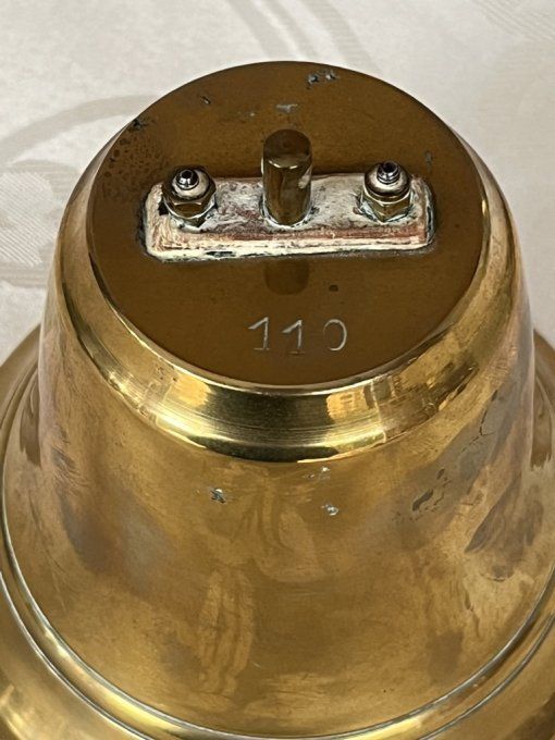 Ancienne cloche en laiton