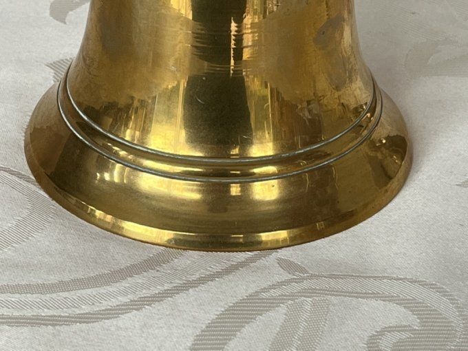 Ancienne cloche en laiton