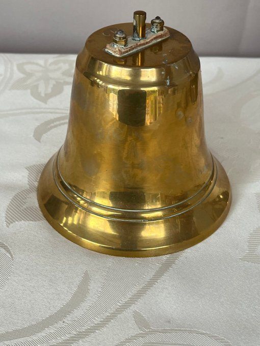 Ancienne cloche en laiton