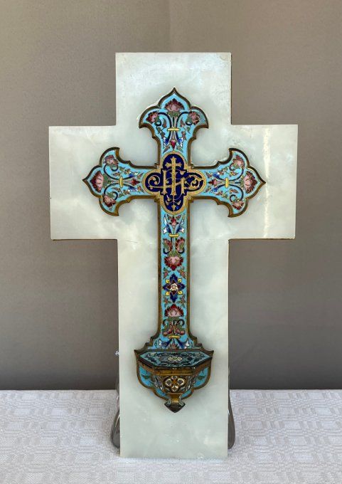 Croix avec benitier cloisonné sur marbre blanc