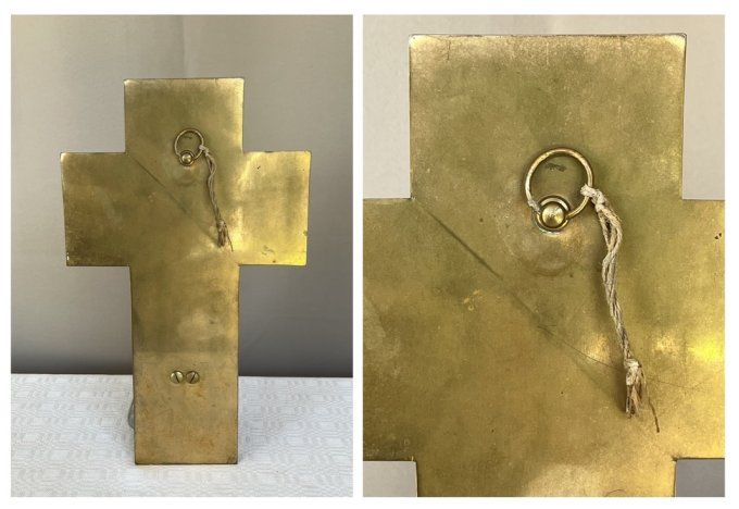 Croix avec benitier cloisonné sur marbre blanc
