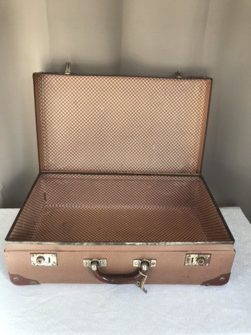 Ancienne valise, très sympa en déco !