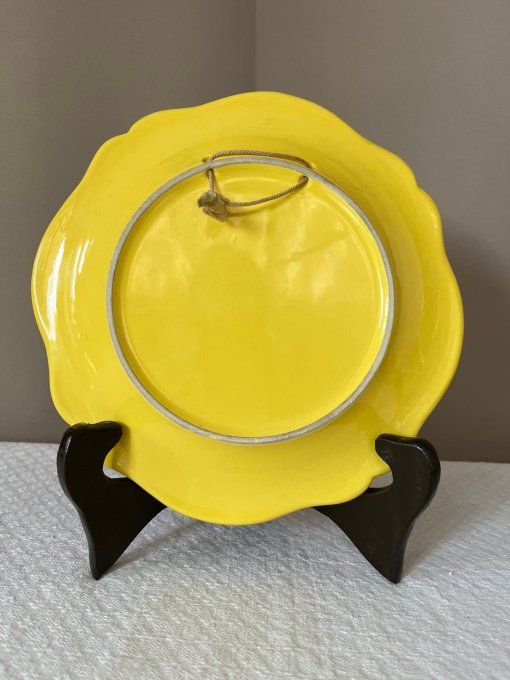 Assiette décorative en barbotine, poissons en trompe l'œil vintage