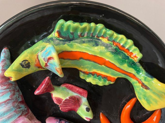 Assiette Décorative Vintage en Barbotine Noire - Poissons et étoile de Mer