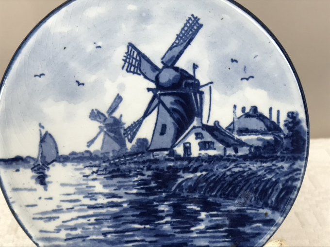 Assiette miniature en céramique, signé Delft Blauw