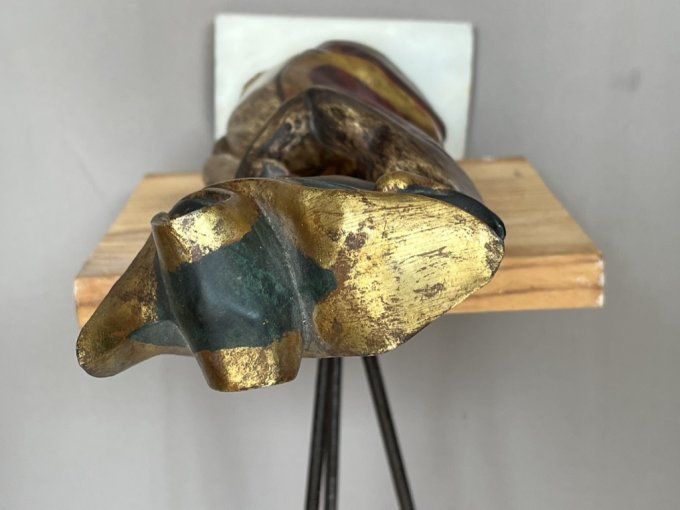 Belle sculpture en bois indonésienne, musicienne jouant d'une flûte