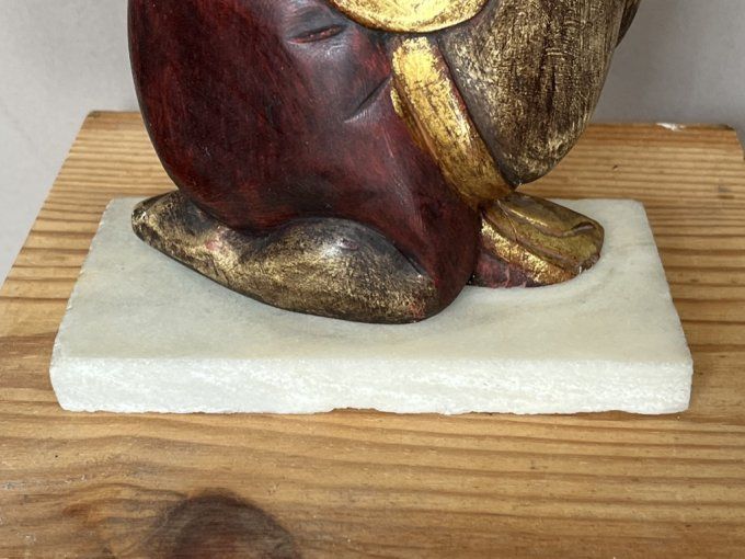 Belle sculpture en bois indonésienne, musicienne jouant d'une flûte