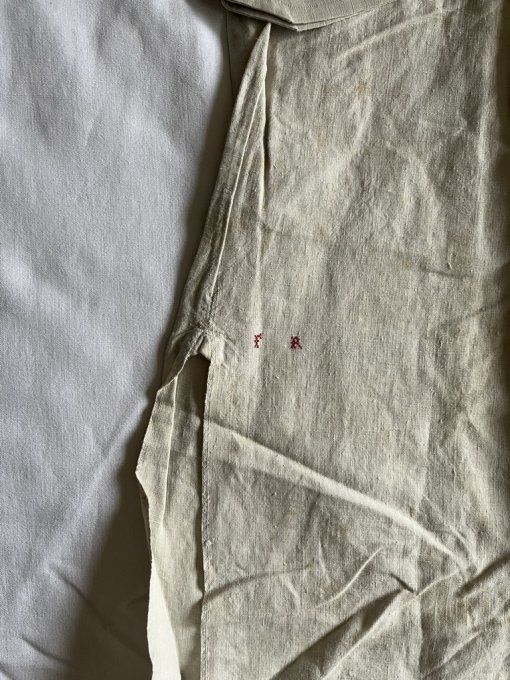 Biaude, Longue chemise ancienne à col français, plis devant et dos