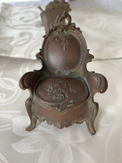 Boîte à bijoux en forme de fauteuil, Art Nouveau, Élégance d’antan