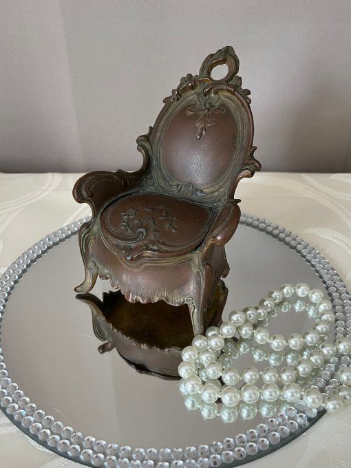 Boîte à bijoux en forme de fauteuil, Art Nouveau, Élégance d’antan