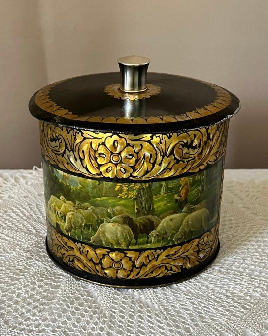 Boite à gâteau en métal ancienne, Décor moutons, bergère, nature