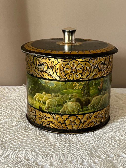 Boite à gâteau en métal ancienne, Décor moutons, bergère, nature