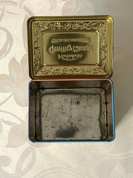 Boîte Métal vintage de Chocolats QUALITY STREET Mackintosh’s de 1989, Décor Calèche Anglaise