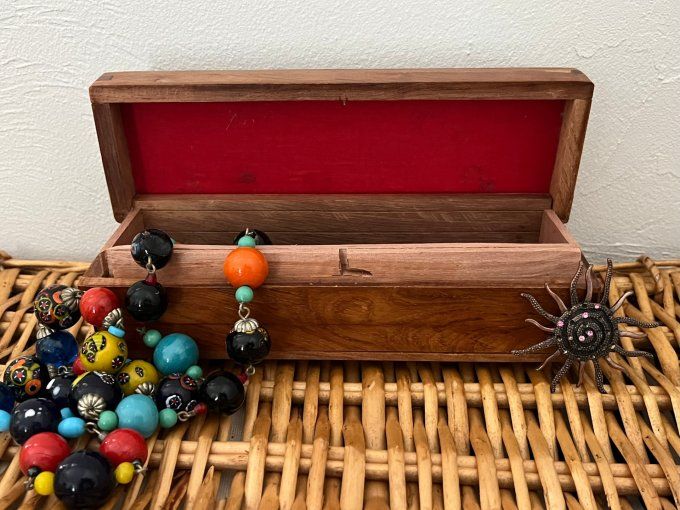 Boîte vintage à ouverture secrète, en bois avec marqueterie paysage