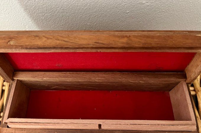 Boîte vintage à ouverture secrète, en bois avec marqueterie paysage