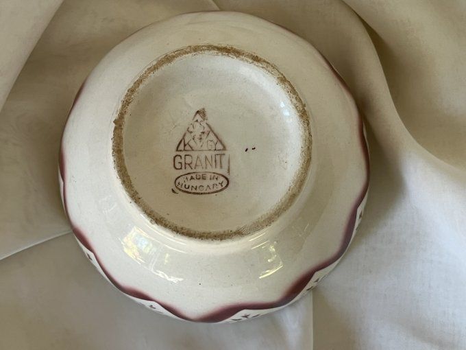 Bol Ancien en faïence "Granit" K.GY. Hungary - Motif floral rouge - Vaisselle Vintage Hongroise