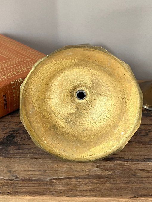 Bougeoir ancien en laiton massif à la patine dorée