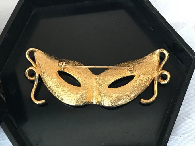 Broche en forme de masque, doré et brillants